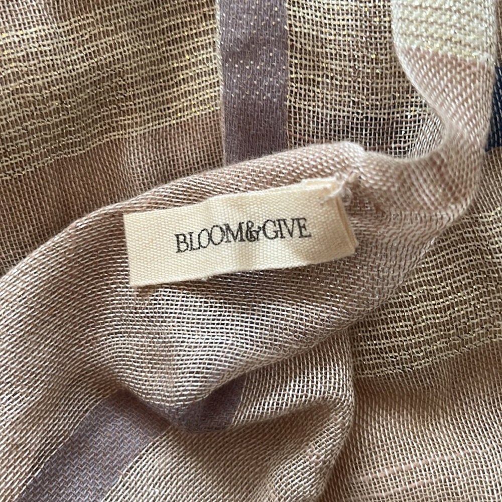 Bloom and Give Autumn Scarf in Eva - Picture 9 of 10